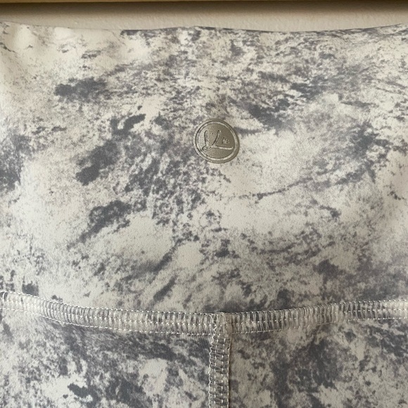 QUEENIEKE High Waist Marble Sports Leggings - Picture 10 of 12